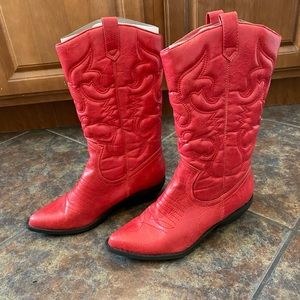 Red cowgirl boots size 9